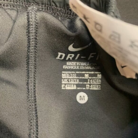 Nike Dri-Fit Shorts Women’s Gray Elastic‎ Waist Drawstring Lined Size M - Picture 2 of 3